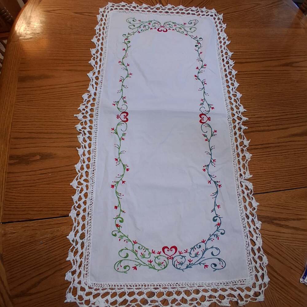 Embroidered Table Runner/Hearts & Vines